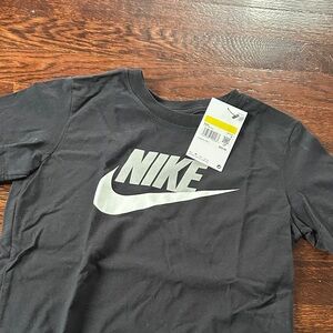 Nike Kids black logo T-Shirt NWT size small